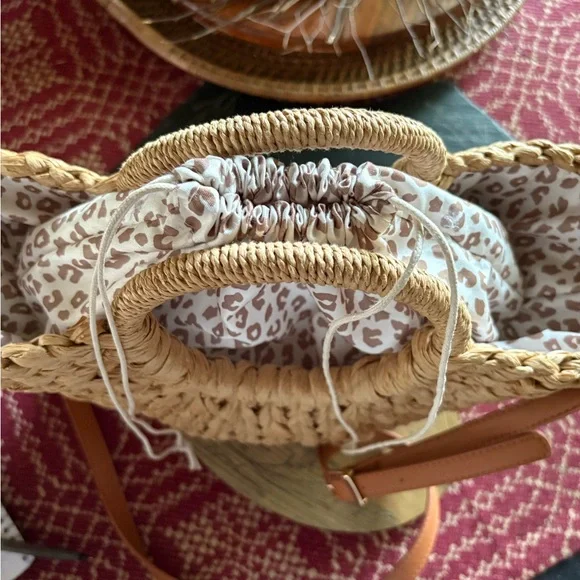 JustFab Tan Woven Tote Bag - Picture 7 of 16